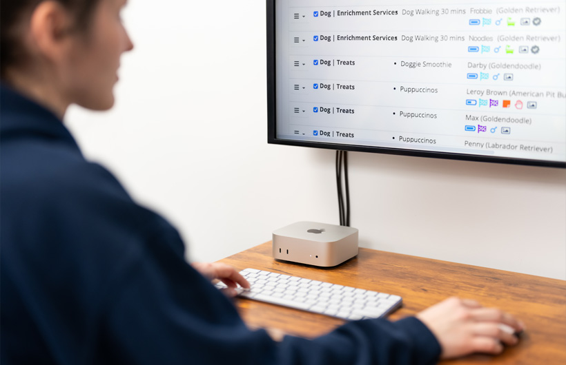 Mac miniで、ログインや作業予定の確認を簡単に行っています。