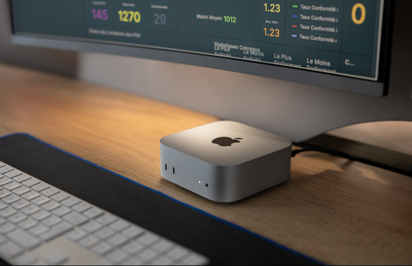 Het klantenserviceteam werkt op een Mac mini op het hoofdkantoor van Tut Tut