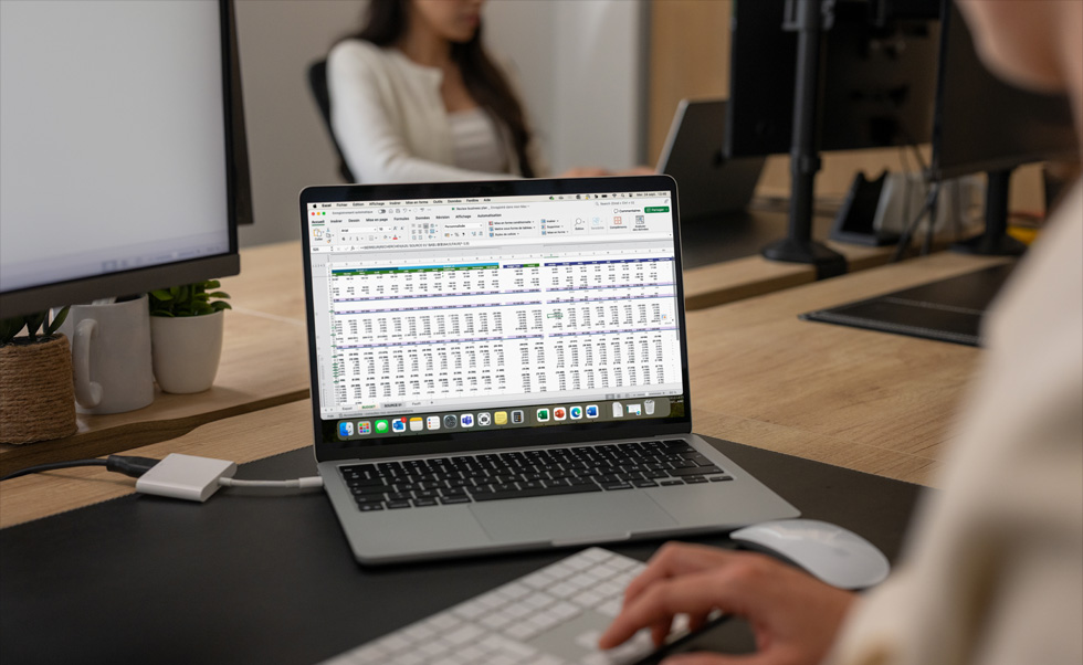 Het financiële team gebruikt Excel op Mac voor de boekhouding en budgettering