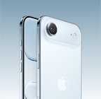 iPhone Air, himmelsblå baksida, Fusion-huvudkamerasystem i platån högst upp, kamerareglage, heltäckande skärm på framsidan, snabbknapp och volymknappar